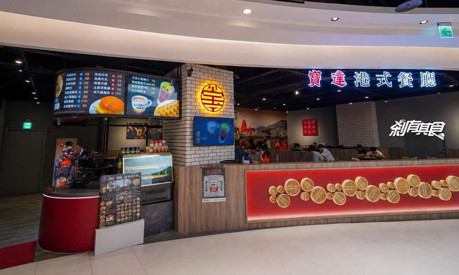 水湳愛買店門市環境